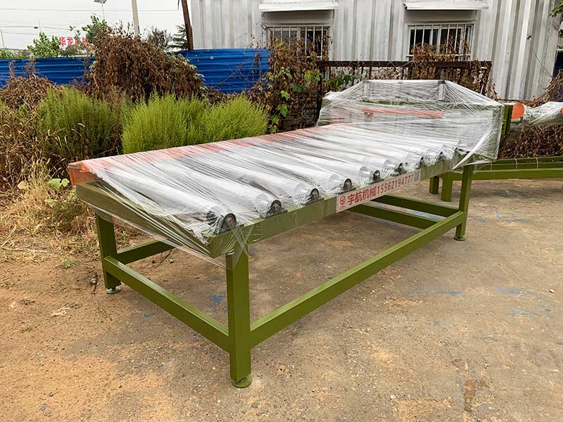 Geelong machinery exported one container：board roller conveyor machine, plywood pneumatic alignment device and square tube for building shed structure to Indonesia.