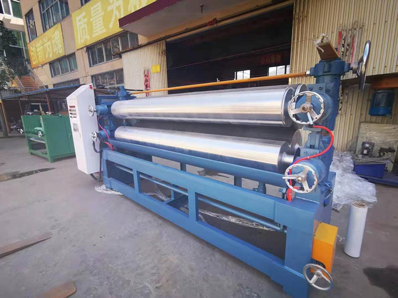 Geelong machinery exported one container：9feet pneumatic glue spreader machine, veneer jointer machine using after veneer edge grinder machine, glue spreader machine squeezing roller, board conveyor, and glue tapes to Indonesia.